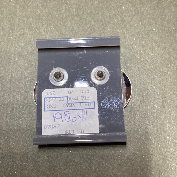 Silver Seashell style Earrings - pierced - Picture 2 of 2